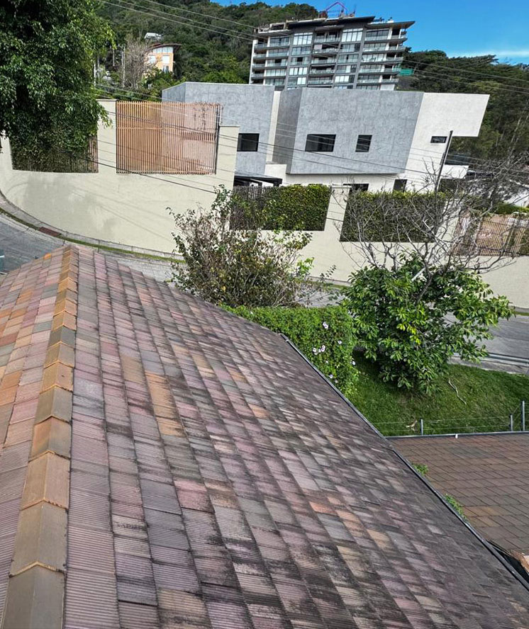 limpieza de techos de teja en Costa Rica